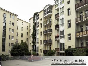 Innenhof mit Parkplätzen - Wohnungen in der Parkstraße 24, Innenstadt von Halle (Saale) im Charlottenviertel zentrumsnah wohnen